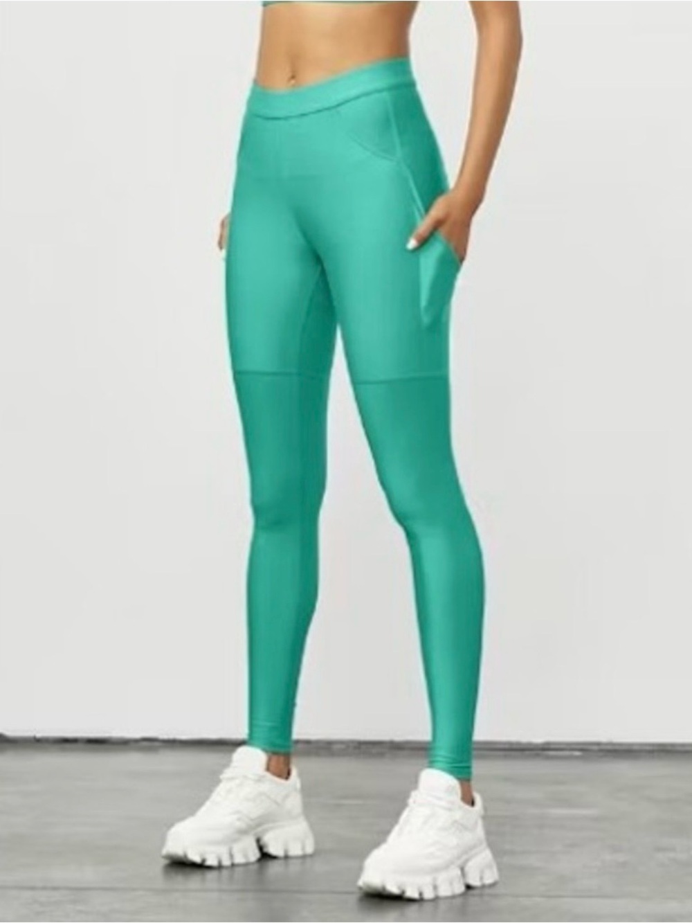 Alo Yoga High-Waist AirLift 4
Pocket Cargo Utility Leggings
Ocean Teal Green XS
